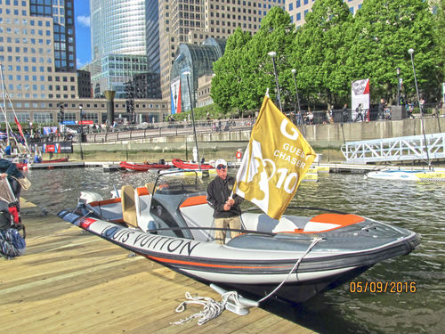 Barco inflável com motor de popa - 8.5m  - Hysucat - bimotor / de casco rígido (RIB) / com console central