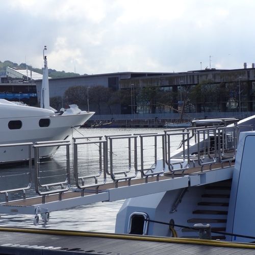 Passarela de superiate - Cramm Yachting Systems BV - telescópica / hidráulica / em alumínio