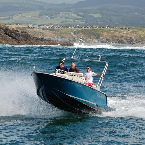 Lancha de console central com motor de popa - M 650 - MOGGARO ALUMINIUM YACHTS - de pesca esportiva / em alumínio / máx. 12 pessoas