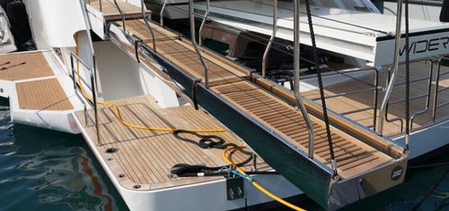 Passarela para iate - MULTI  - Sanguineti Chiavari produzione articoli nautici s. - telescópica / manual / com controle remoto