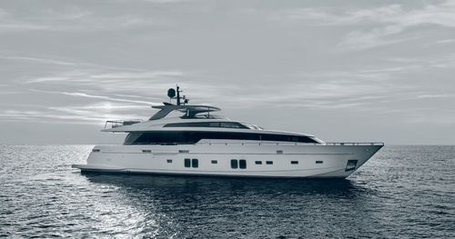 Superiate esportivo - SL106 - Cantieri Navali San Lorenzo - com flybridge / 5 cabines / pernoite para 8 pessoas