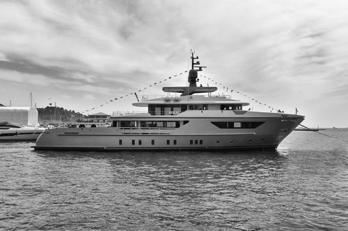 Superiate de expedição - Globas - Cantieri Navali San Lorenzo - trawler / com casa de leme elevada