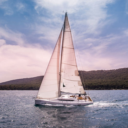 Veleiro cruzeiro-regata - 39  - Salona yachts - 3 cabines / 2 cabines / com gurupés