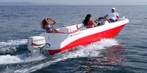 Lancha de console central com motor de popa - 480 SD  - Moonday Yachts - com console lateral / esportiva / com solário