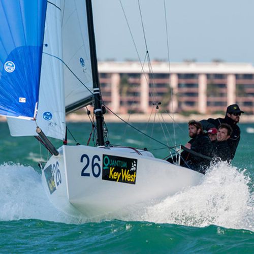 Veleiro Daysailer - J/70 - J Composites / J Boats - monotipo / de regata costeira / esportivo com quilha
