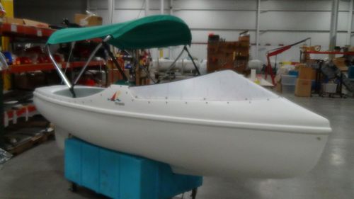 Pedalinho de 3 lugares - ESCAPADE LOW WINDSHIELD - Nauticraft Corporation