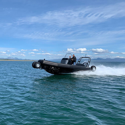 Barco inflável anfíbio - 7.1 M - ASIS BOATS - com motor de popa / semirrígido / com console central