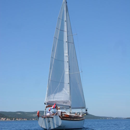 Veleiro 2 cabines - CUTTER - Enavigo Yachts - em madeira / com gurupés