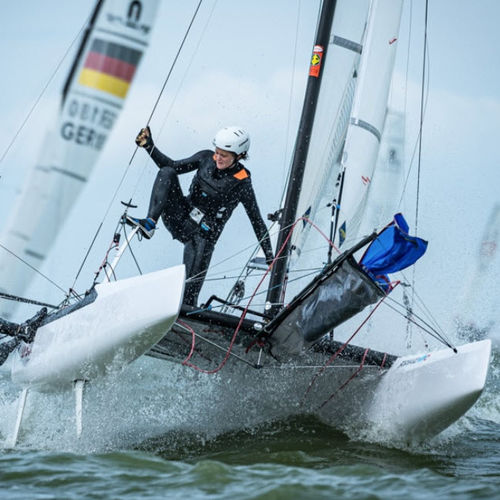 Catamarã esportivo de regata - 15 - Nacra Sailing - para dois tripulantes / com dois trapézios / em PRFV