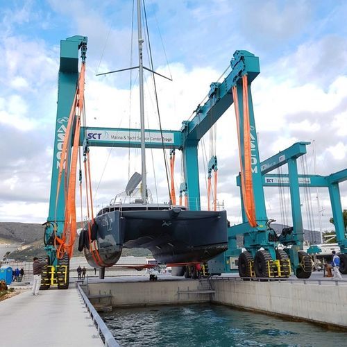 Travel lift controlado remotamente - BHT 570 - ABI TRAILERS - em forma de U / com tração às quatro rodas / elétrico