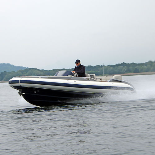 Barco inflável com hidrojato - JT 21 - Castoldi - a diesel / semirrígido / com console central