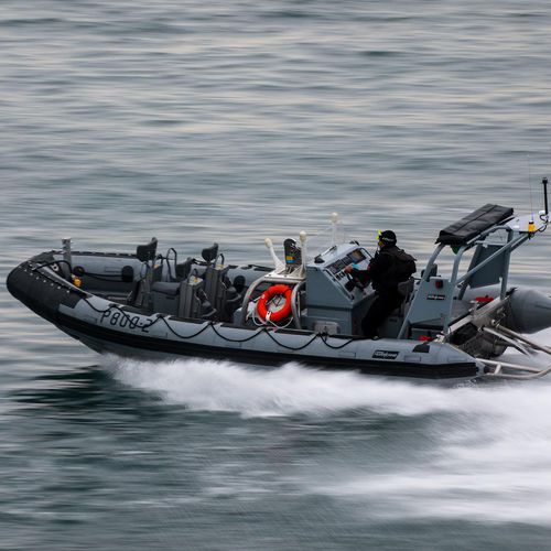 Barco profissional com motor de popa - ZH 753 - Zodiac Milpro International - barco inflável semirrígido