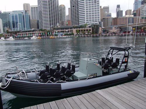 Barco profissional com motor de centro - ZH 749 IO - Zodiac Milpro International - barco inflável semirrígido