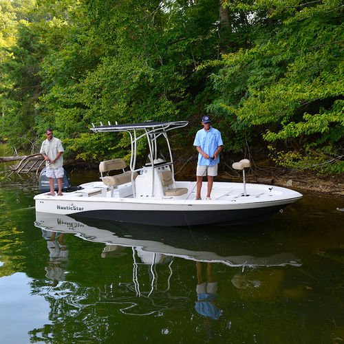 Bay boat com motor de popa - 227 XTS - Nautic Star Boats - com console central / open / de pesca esportiva