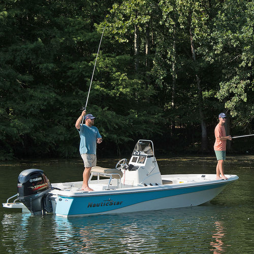 Bay boat com motor de popa - 195  - Nautic Star Boats - com console central / open / de pesca esportiva