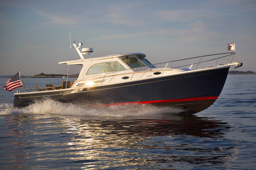 Lancha Express Cruiser com motor de centro - DOWNEAST 37 - Back Cove Yachts - tipo lobster