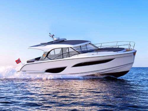 Lancha Express Cruiser com motor de centro - 420  - Marex - bimotor / com casco de planeio / com hard-top