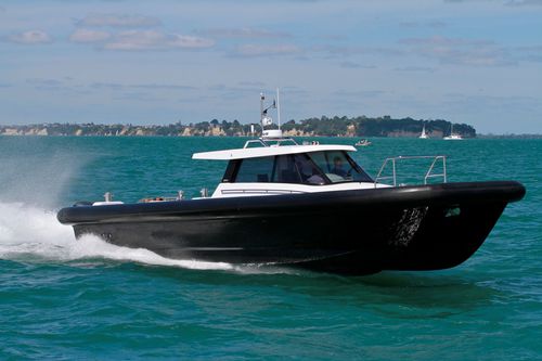 Lancha Express Cruiser catamarã - T/T Skorpios - Lloyd Stevenson Boat Builders - com motor de popa / quadrimotora / com hard-top