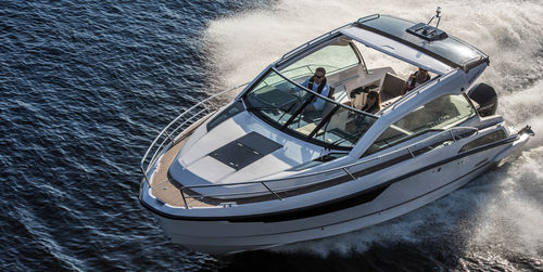 Lancha Cabin Cruiser com motor de popa - 900 ST - Flipper - bimotor / open / soft-top