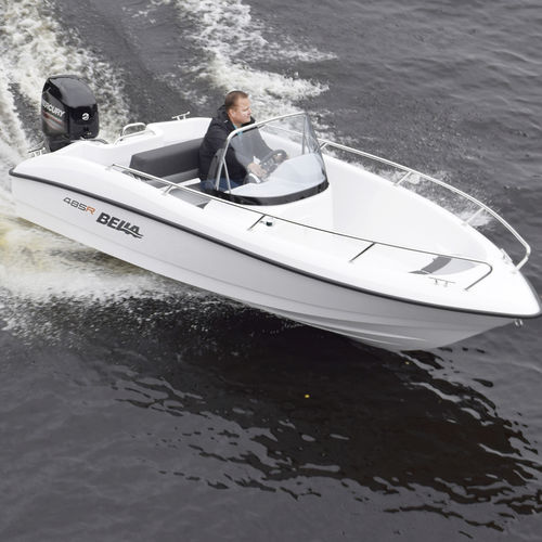 Lancha de console central com motor de popa - 485 R - Bella Boats Oy - com console lateral / para esqui aquático / esportiva