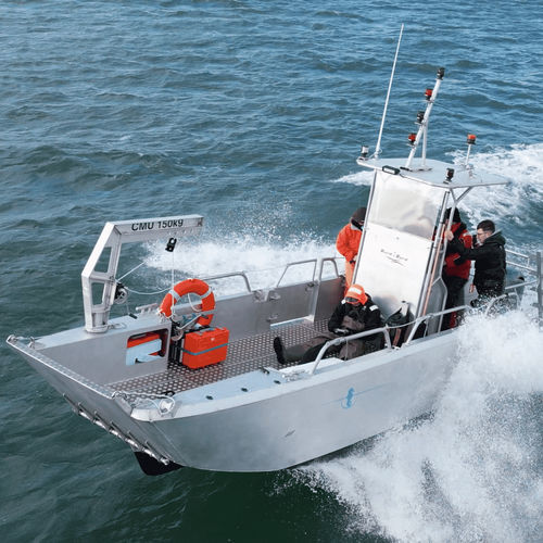 Barco profissional barco de trabalho - FOXSEA 660  - BORD A BORD - barco para estudos e pesquisa / barco auxiliar para mergulho / barco recolhedor de hidrocarbonetos