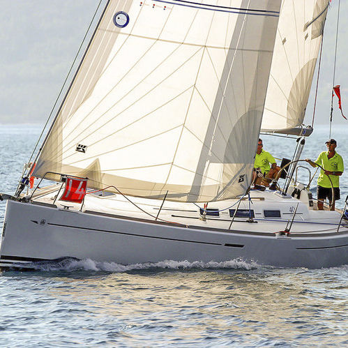 Genoa - UK-Halsey International - para veleiro de cruzeiro / corte radial / Dacron®