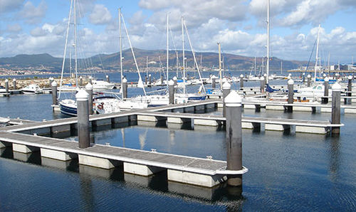 Flutuador para píer - Ronáutica Quality Marinas SLU - em concreto