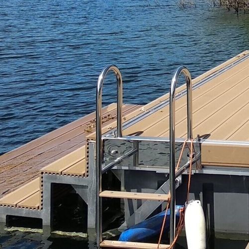 Escada para píer - Ronáutica Quality Marinas SLU - fixa / de segurança