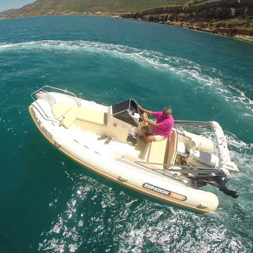 Barco inflável com motor de popa - 550 CL - ESPADON CONCEPT - semirrígido / com console lateral / máx. 8 pessoas
