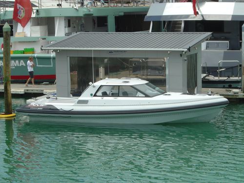 Barco inflável com motor de centro - AMF Boat Company - a diesel / com hard-top / hidrojato
