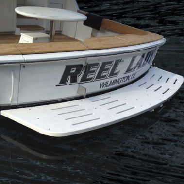 Plataforma de banho - 61′ Hatteras  - Beachcomber Fiberglass Technology - fixa / para iate / para barco