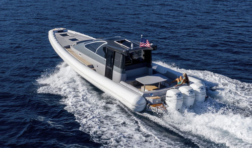 Barco inflável com motor de popa - Targa 45 - Cantieri Magazzù - trimotor / com hard-top / com cabine
