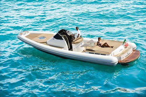Barco inflável com motor de centro - MX-11 COUPÈ - Cantieri Magazzù - de casco rígido (RIB) / com console central / máx. 18 pessoas