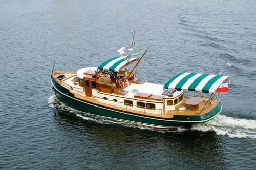 Trawler com motor de centro - JACK LONDON - CONRAD S.A. - sob medida
