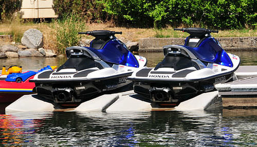 Píer flutuante - WavePort - Hewitt Boats Lifts and Docks - para atracação a seco de jet-skis / para marina / em polietileno