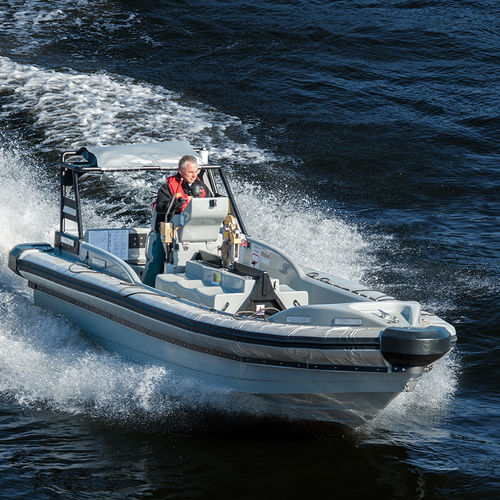 Barco profissional com motor de centro hidrojato - FF 1240 - Fassmer - com motor de popa / em PRFV / barco inflável semirrígido