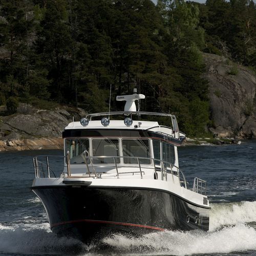 Lancha Express Cruiser com motor de centro - 36 - Linex-Boat Oy - bimotor / com casa do leme / máx. 15 pessoas