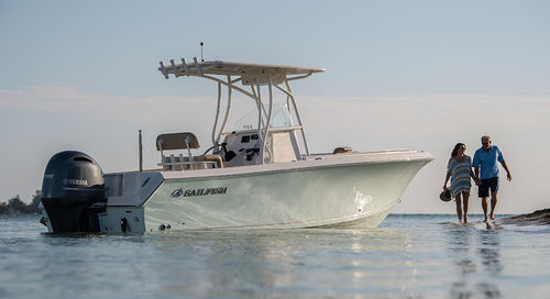 Lancha de console central com motor de popa - 220 CC - SouthWind - de pesca esportiva / máx. 8 pessoas / com solário