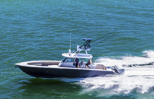 Lancha de console central com motor de popa - 42 FEARLESS - Metal Shark Aluminum Boats - quadrimotora / com flybridge / de pesca esportiva