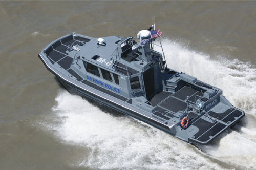Barco profissional barco-patrulha - M1 - 44' - Moose Boats, Inc. - catamarã / com motor de centro hidrojato / a diesel