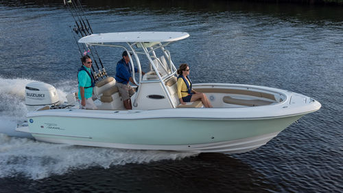 Bay boat com motor de popa - Sportfish 222 - PIONEER BOATS - com console central / open / de pesca esportiva