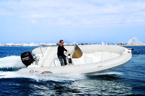 Barco inflável com motor de popa - Phoenix - Silver marine - semirrígido / com console central / máx. 12 pessoas