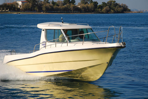 Barco de pesca-passeio com motor de centro - KING FISHER 7.20 I - Biskinis Bros S.A. - com casa do leme / máx. 8 pessoas / 1 cabine