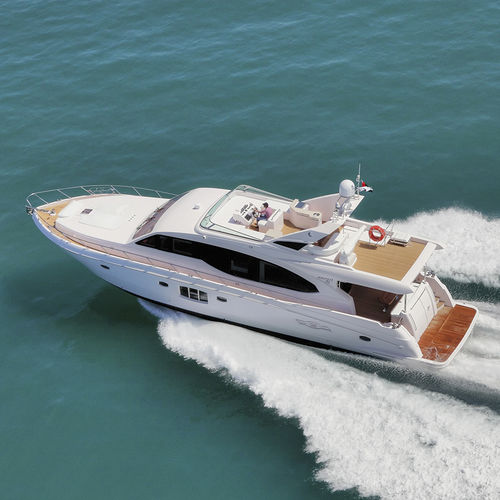 Iate a motor de cruzeiro - 70 - Majesty Yachts - com flybridge / 4 cabines / com casco de deslocamento