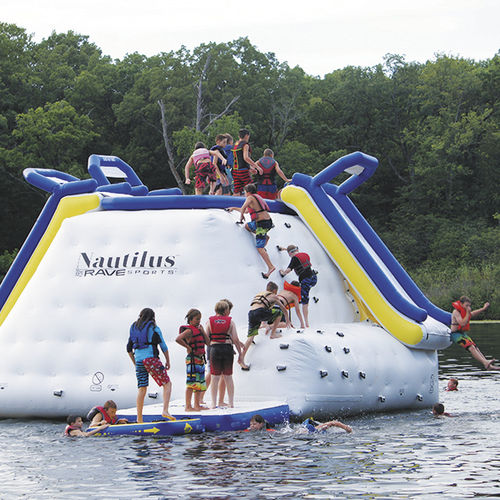 Equipamento de diversão aquática escorregador - Nautilus - RAVE Sports - parede de escalada / salto em altura / para centro náutico de lazer