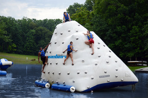 Equipamento de diversão aquática escorregador - 14' Iceberg - RAVE Sports - parede de escalada / para centro náutico de lazer / inflável