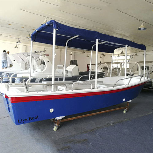 Lancha de console central com motor de popa - SW580B - Qingdao Lian Ya Boat Co.,Ltd. - para pesca / em fibra de vidro / máx. 8 pessoas