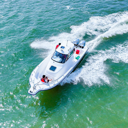 Deck-boat com motor de popa - FRP30F - Qingdao Lian Ya Boat Co.,Ltd. - open / esportivo / de pesca esportiva