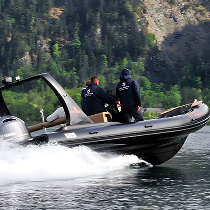 Barco inflável com motor de popa - 660 - Qingdao Lian Ya Boat Co.,Ltd. - de gasolina / de casco rígido (RIB) / com console central