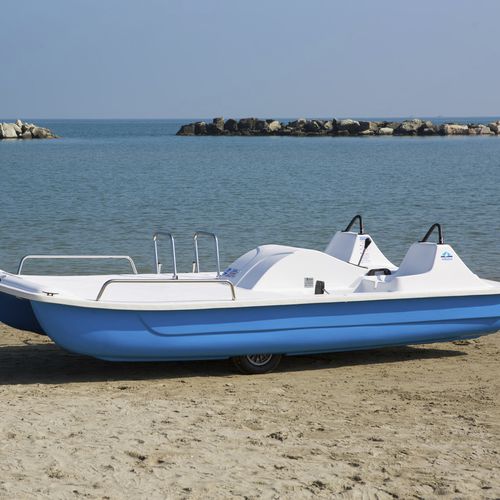 Pedalinho de 5 lugares - Capri Solarium - CNA Centro Nautico Adriatico - com solário